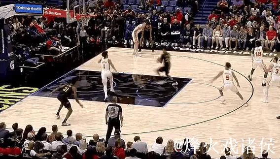 杰伦-约翰逊反抢快速分球助攻,奥孔古空切接球扣篮得手 杰伦-约翰逊反抢快速分球助攻,奥孔古空切接球扣篮得手